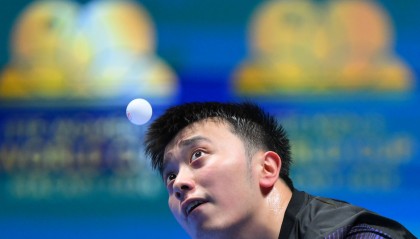 （体育）乒乓球——世界杯男子单打小组赛：陈垣宇不敌邱党