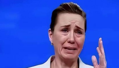 彻底傻眼！丹麦女首相哭晕：防了俄罗斯半天，转头被美国捅刀