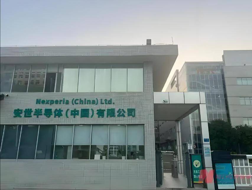 “芯片断供”危机解除？德国车企刚松口气，却发现账单要用人民币付了！