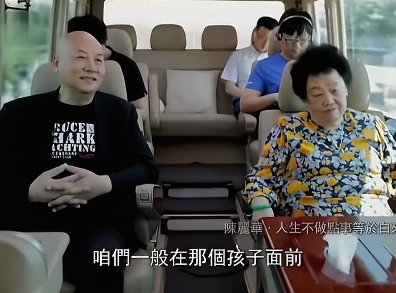 迟重瑞为妻子陈丽华光头36年，每天晚饭全家人一起吃，没有红过一次脸，有说不完的话